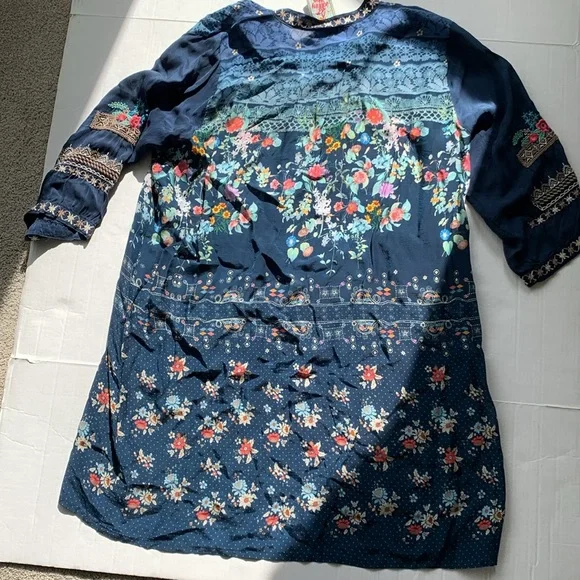 Johnny Was Navy Henley Popover Embroidered Tunic Boho Blue Size L - Picture 8 of 8